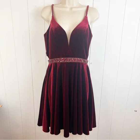 Alyce Paris Style #3712 Burgundy Velvet A-line Beaded Homecoming Formal Dress 8 - Picture 2 of 13
